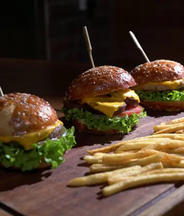 Burgeri sa pomfritom
